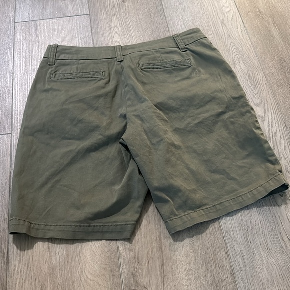 NWOT! Caslon 9-Inch Stretch Cotton Twill Olive Sarma Shorts - Size 4 💎 - Picture 8 of 8